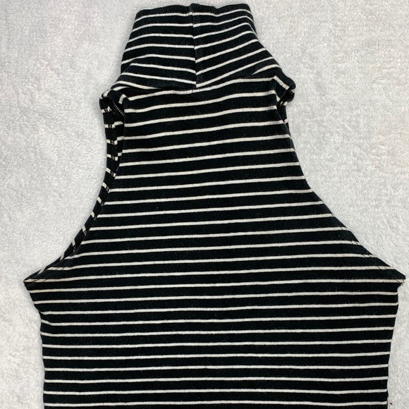 Crop sleeveless turtleneck - Picture 3 of 4